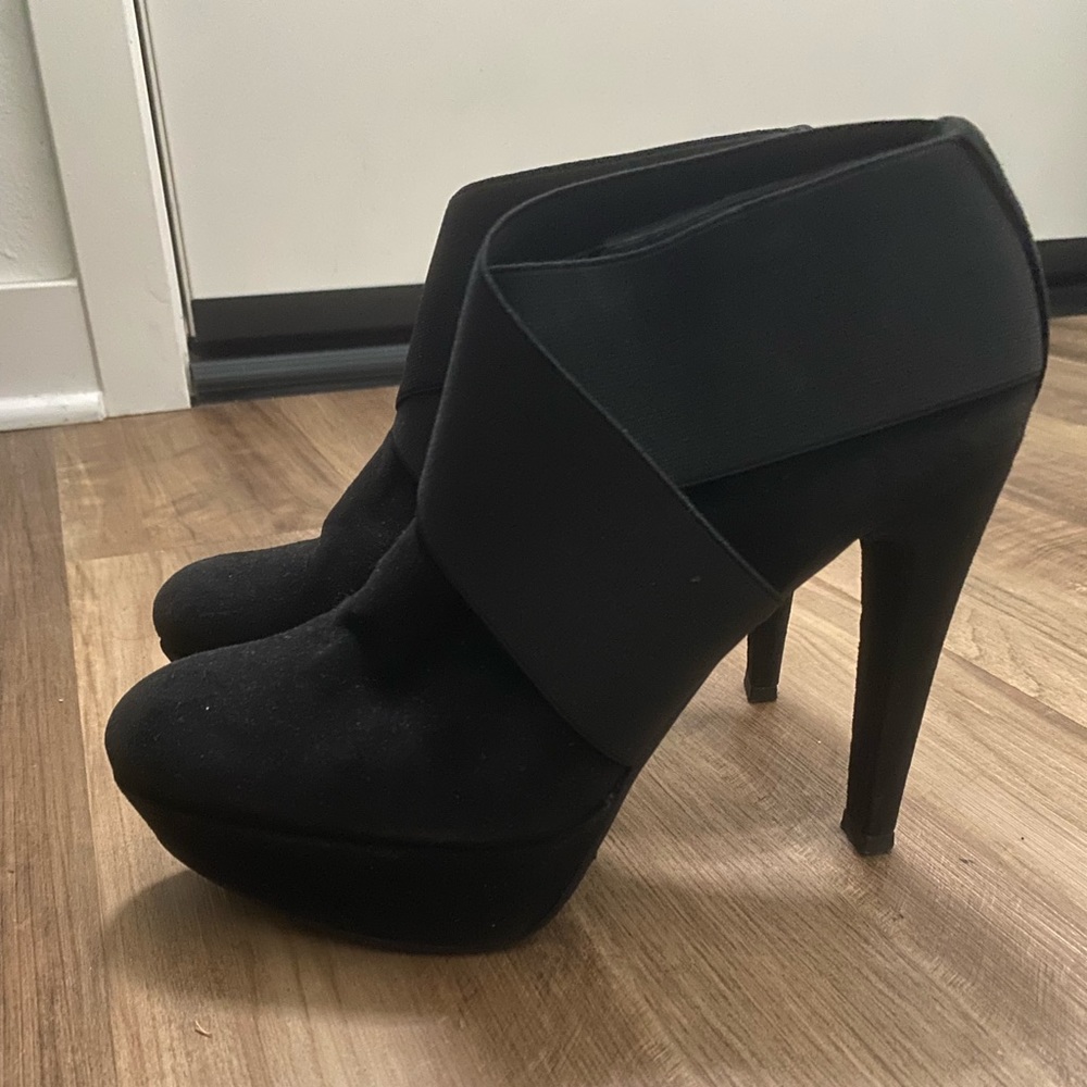 Stuart Weitzman Kilgore Boot - Picture 2 of 5